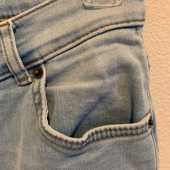 Reformation Light Wash High Rise str Leg. Size 26.​​​​​​​​​​​​​​​​​​​​ - Picture 5 of 7